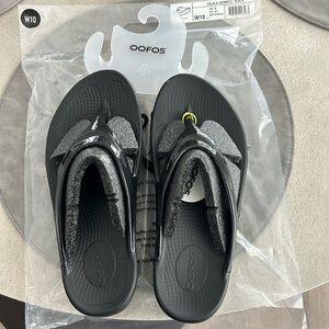 OOFOS OOLALA Women’s black thong sandal